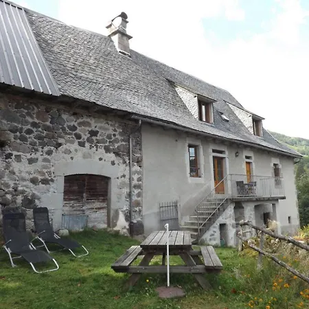 Charmant Gite Au Coeur Des Volcans D'auvergne Avec Jardin, Cheminee Et Proche Super-lioran - Fr-1-742-15 *