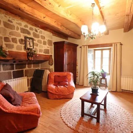 Charmant Gite Au Coeur Des Volcans D'auvergne Avec Jardin, Cheminee Et Proche Super-lioran - Fr-1-742-15 Holiday home *
