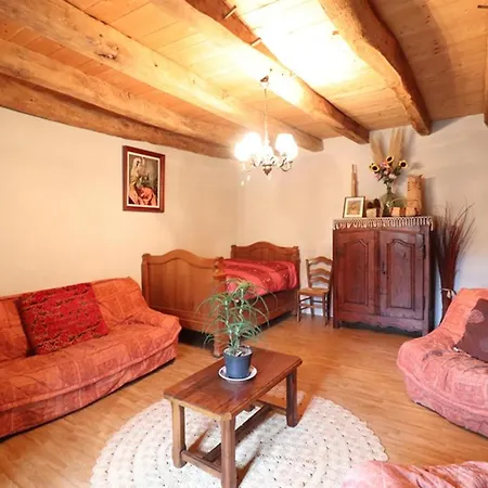 بيت للعطل Au Coeur Des Volcans D'auvergne Avec Jardin, Cheminee Et Proche Super-lioran - Fr-1-742-15 *